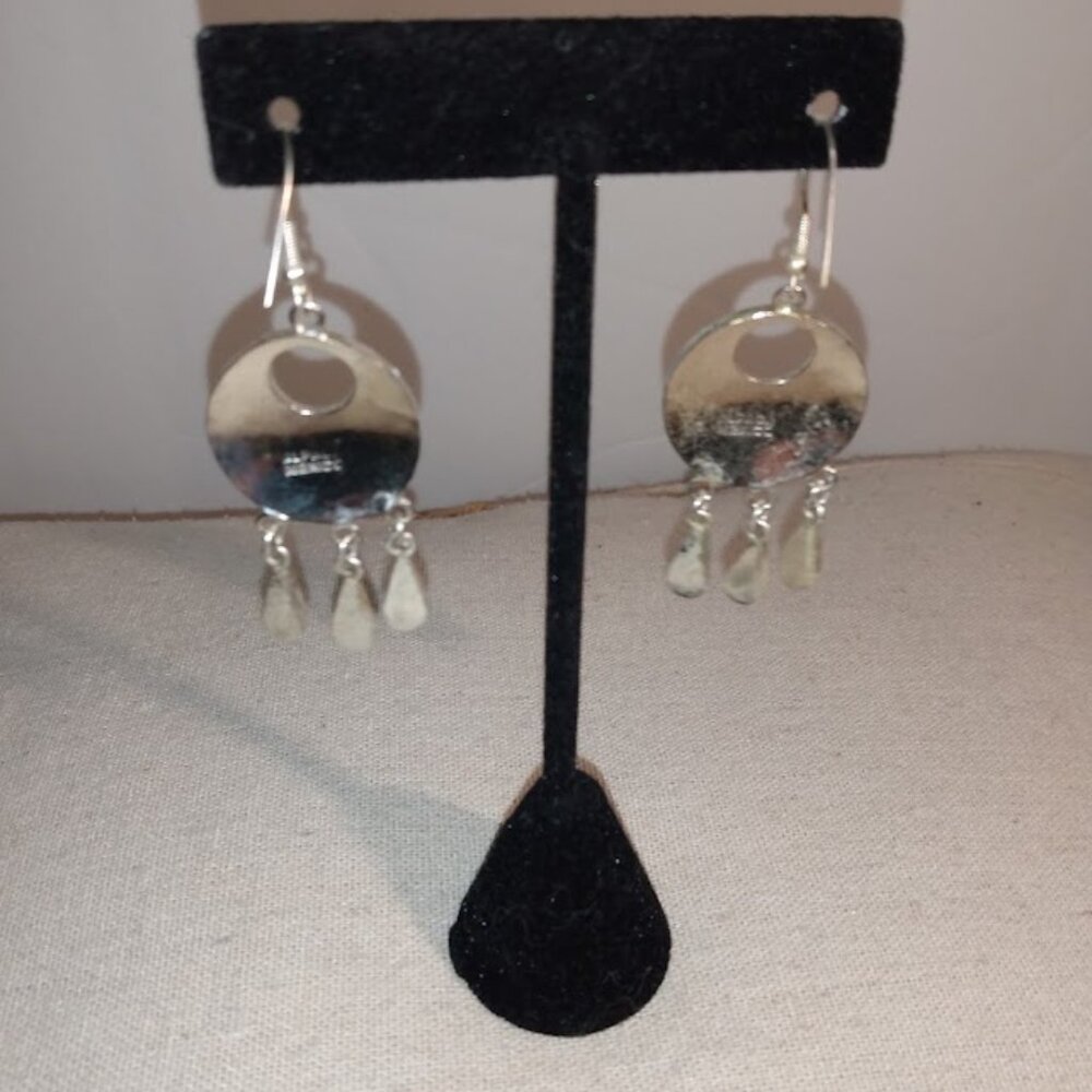 Alpaca Mexico: flowers inlaid abalone earrings. - Picture 2 of 3